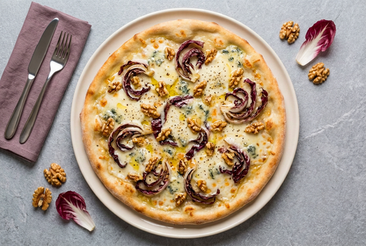 Pizza bianca con gorgonzola, noci e radicchio 💜